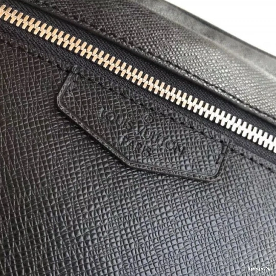 Vuitton OUTDOOR MESSENGER Louis PM 0224